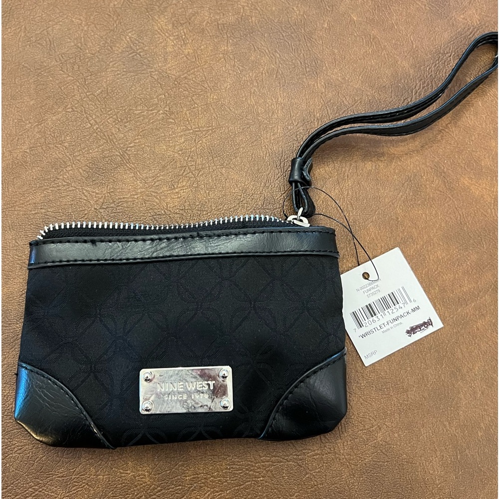 NWT Nine West Wristlet